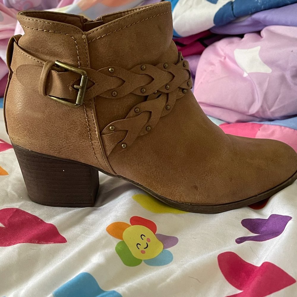 Ankle Boot - Picture 6 of 9